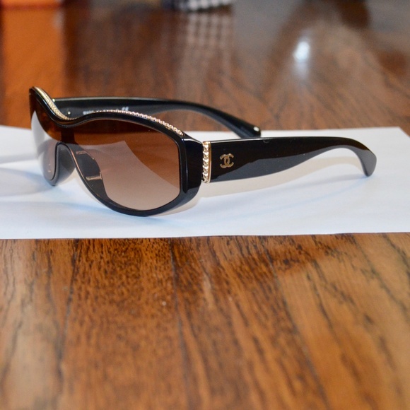 CHANEL Accessories - NEW CHANEL BROWN GOLD SHIELD SUNGLASSES SUNNIES